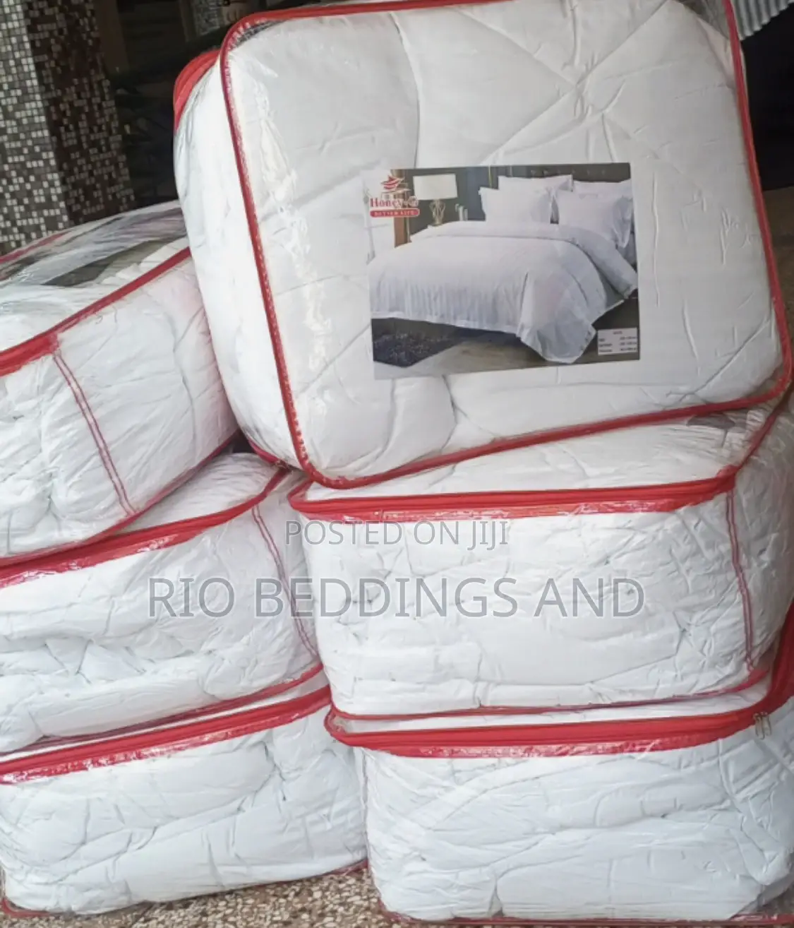 Duvet Cover With Four Pieces
