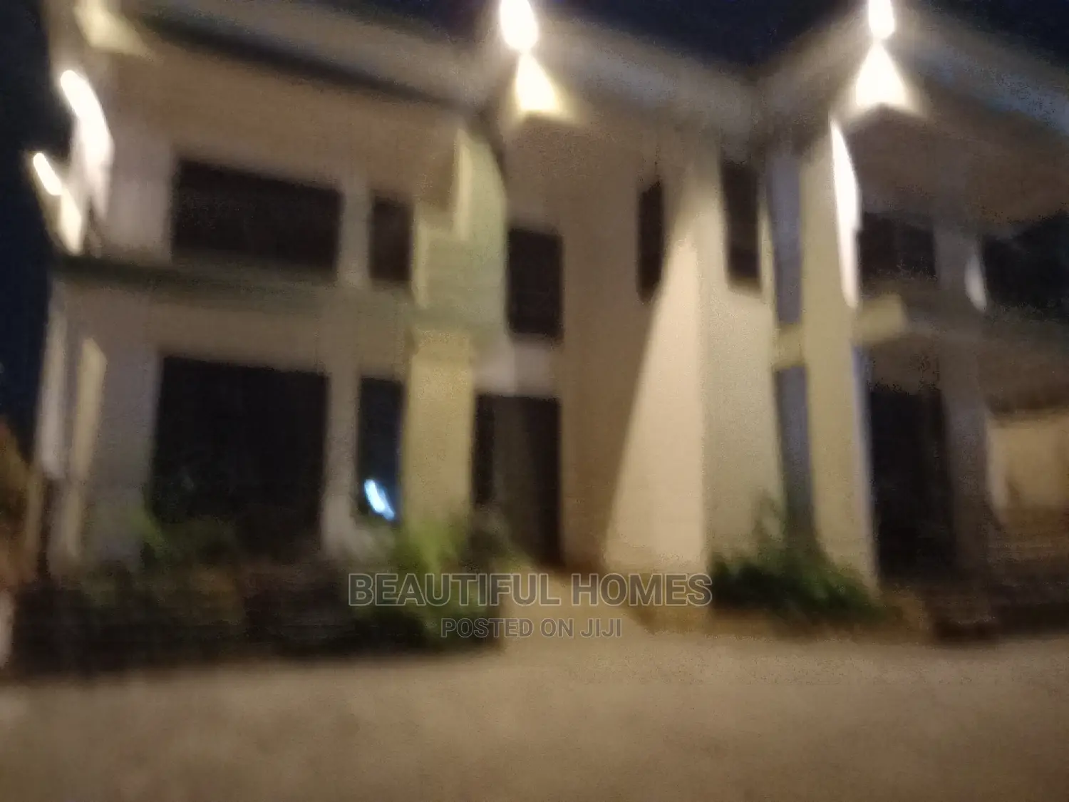 Furnished 5bdrm Duplex in Kira All Tarmack, Central Division for sale