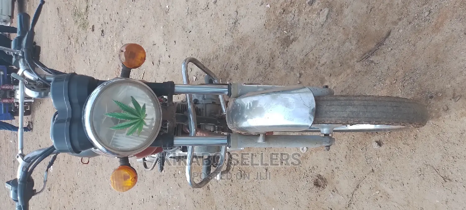 Bajaj Boxer 2016 Silver