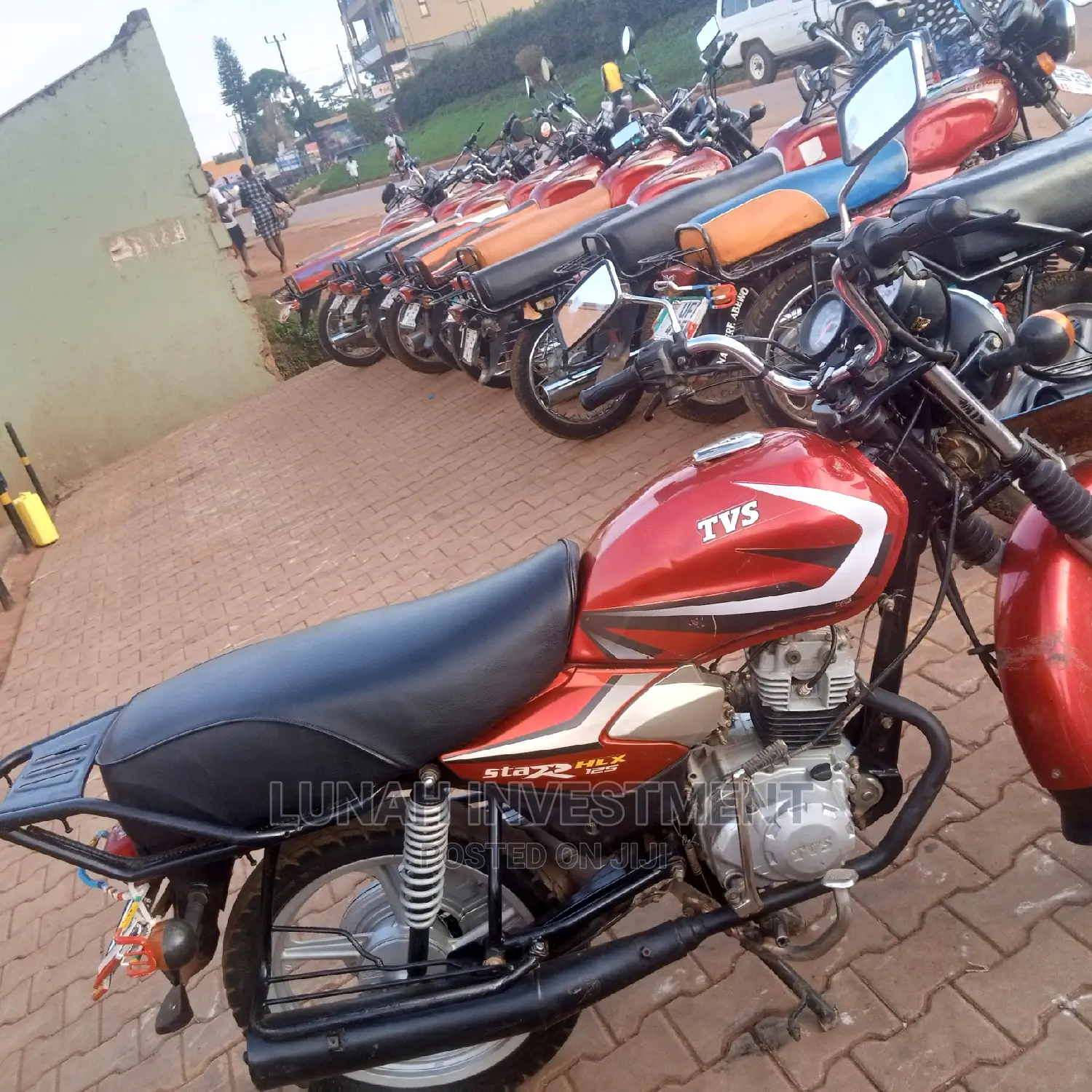 TVS HLX 125 2020 Red