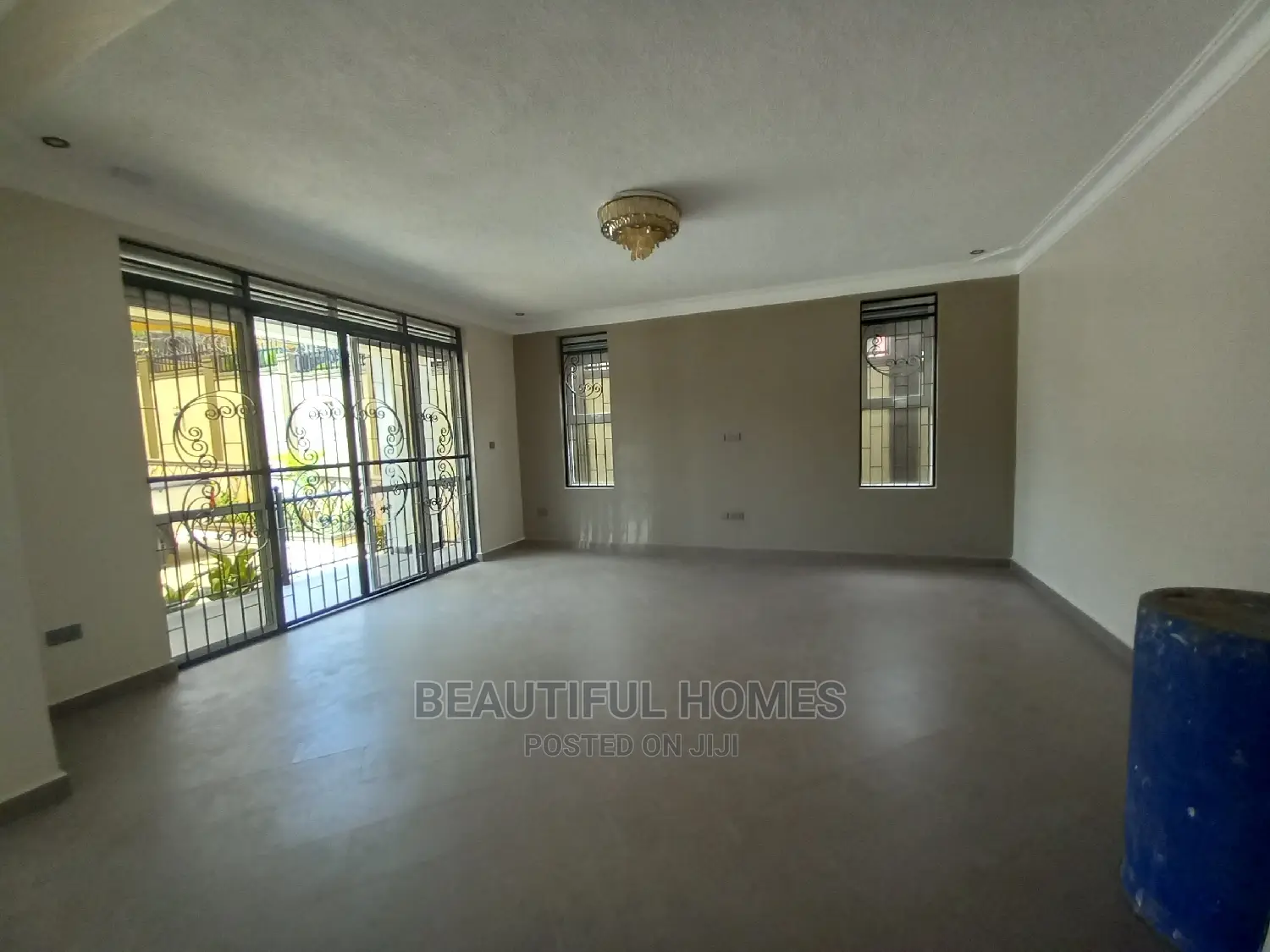 Furnished 5bdrm Duplex in Najjera Tarmacked, Nakawa for sale
