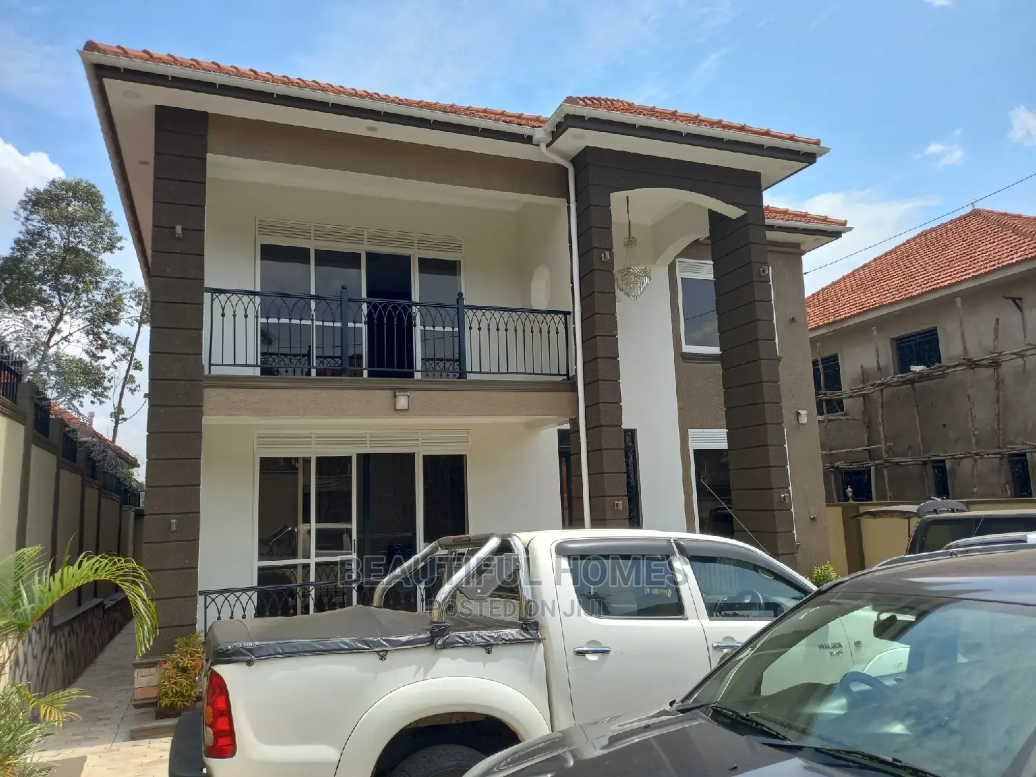 Furnished 5bdrm Duplex in Najjera Tarmacked, Nakawa for sale