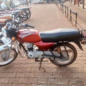 Bajaj Boxer 100 2022 Red