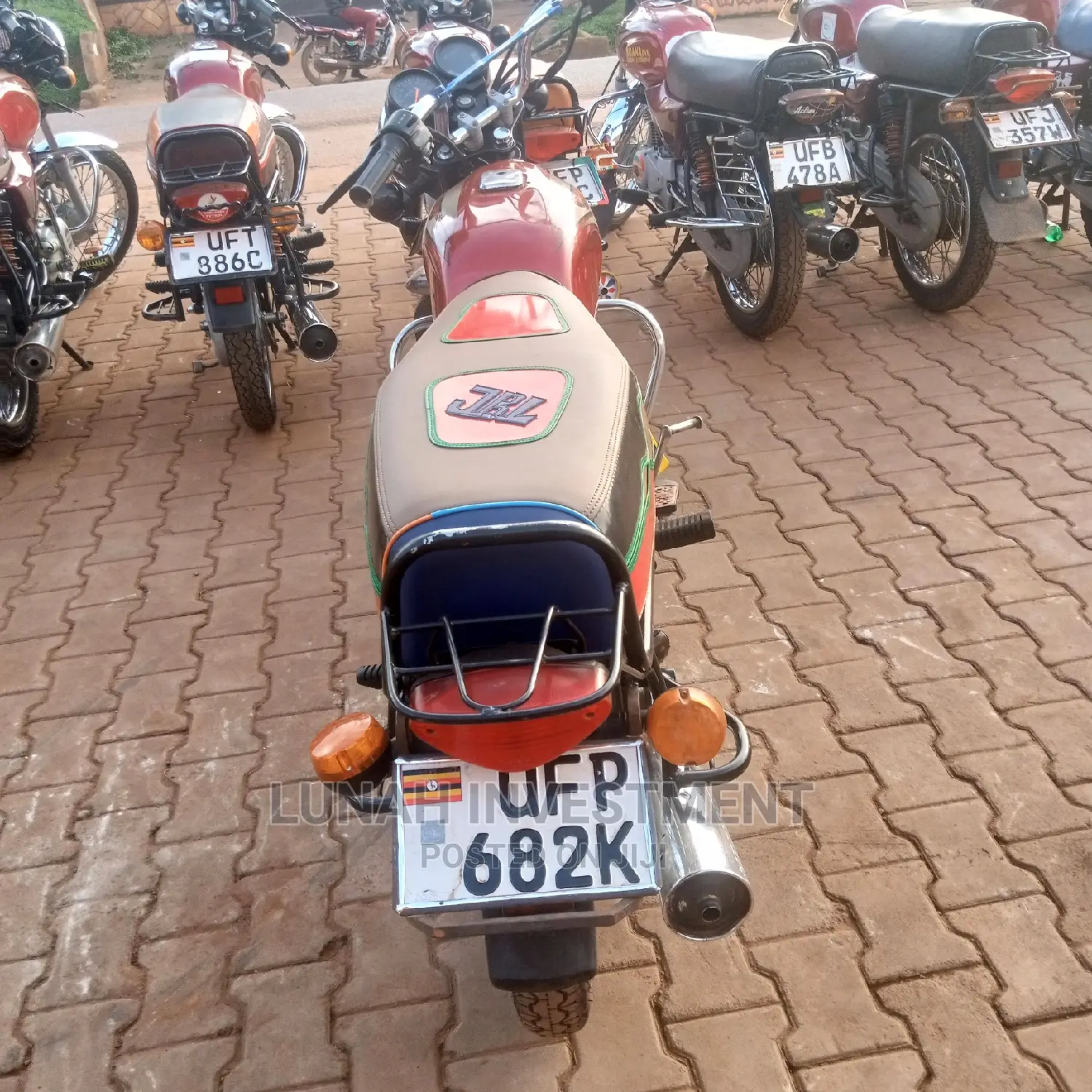 Bajaj Boxer 100 2023 Brown