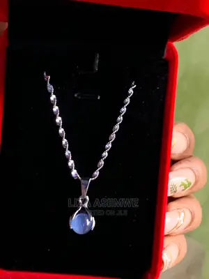 Simple Lady’S Necklaces Available With Its Box