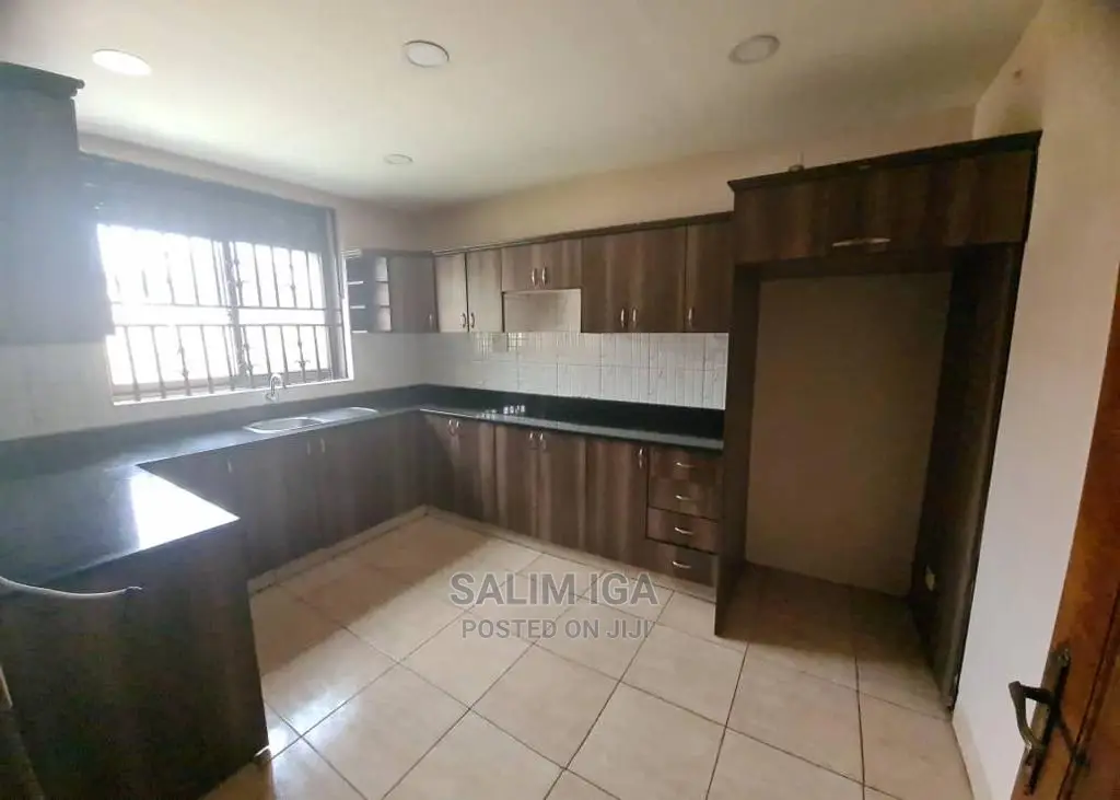 4bdrm Townhouse / Terrace in Kololo Property, Central Division