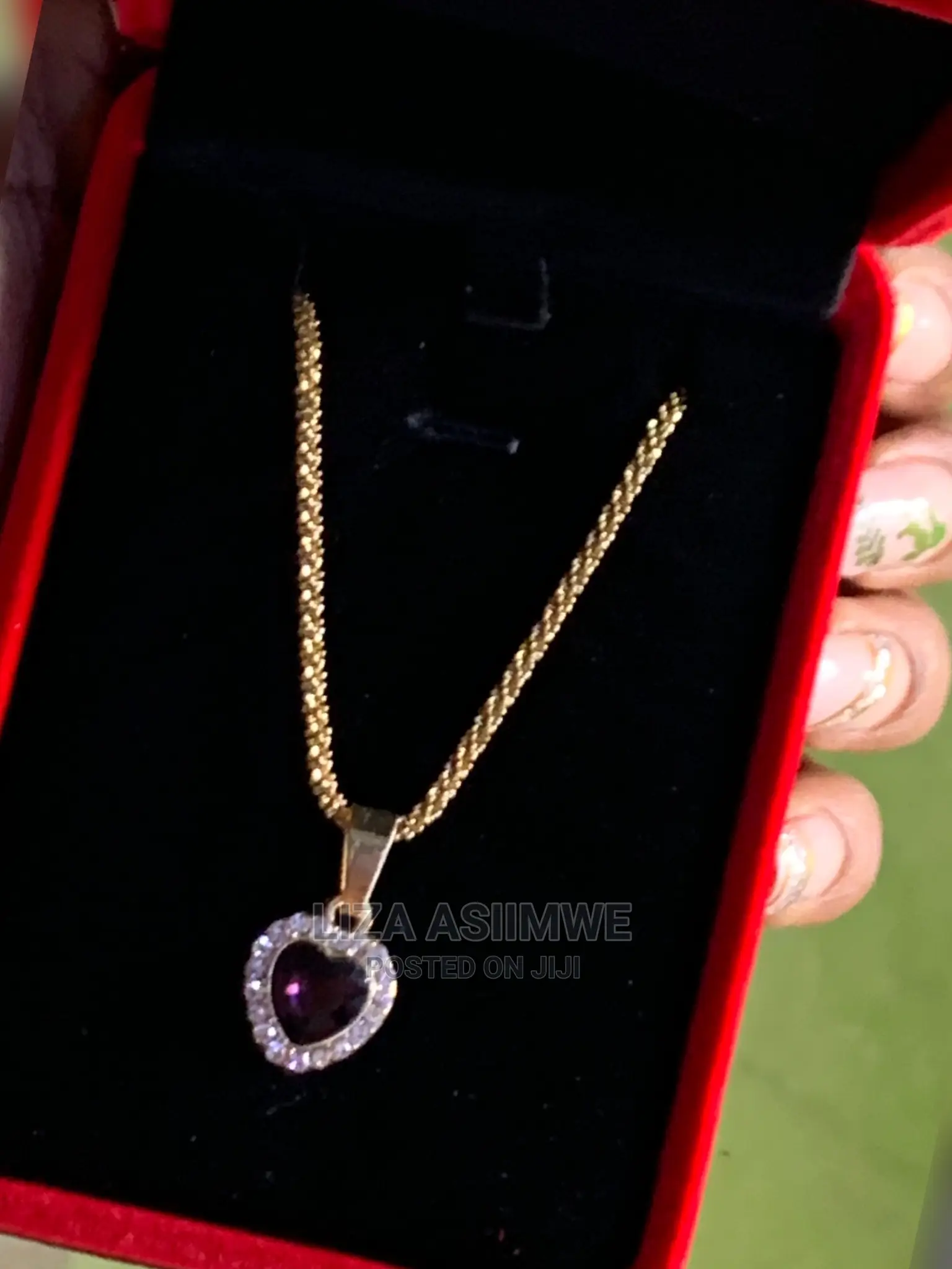 Simple Lady’S Necklaces Available With a Gift Box