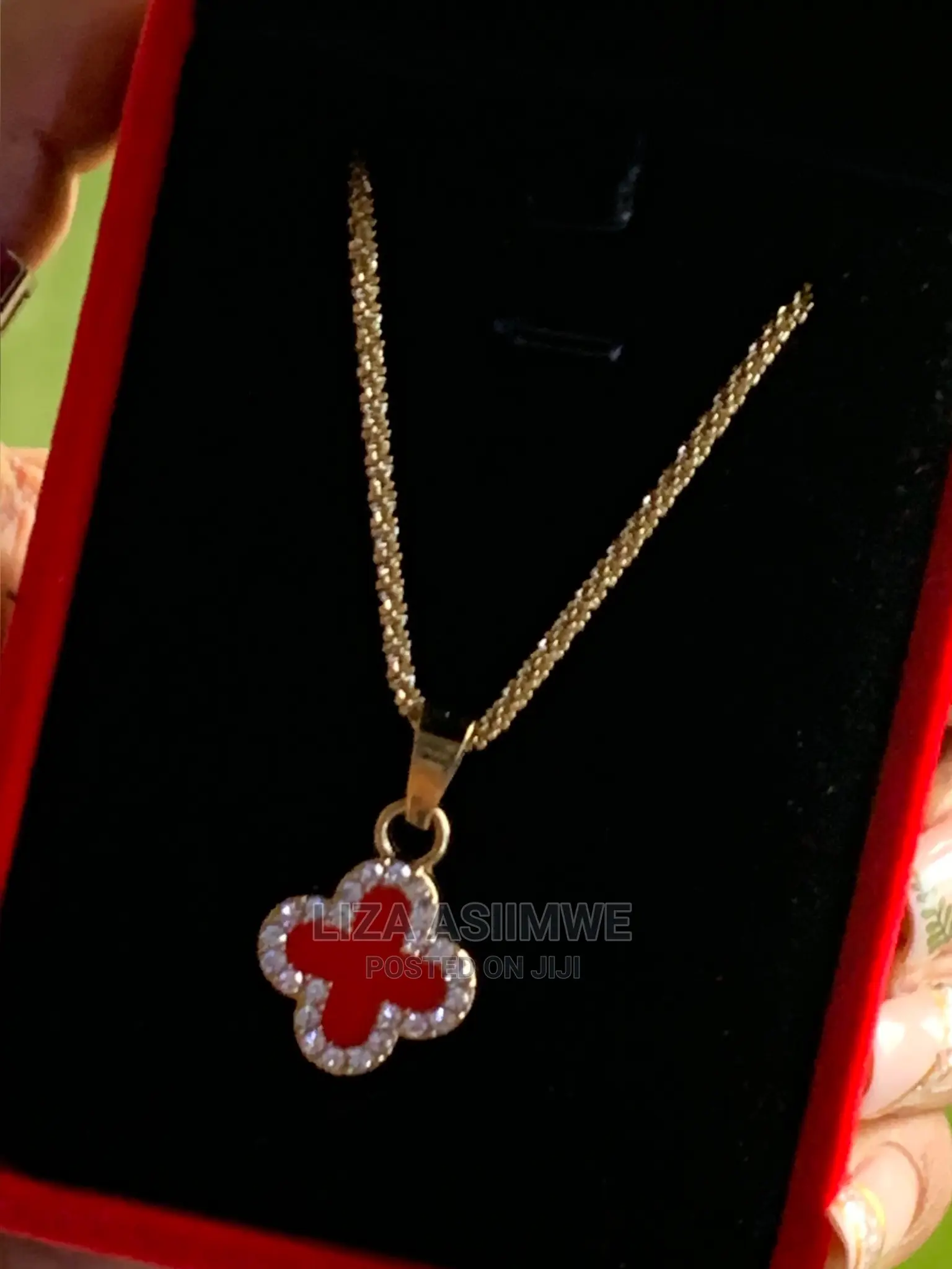 Simple Lady’S Necklaces Available With a Gift Box