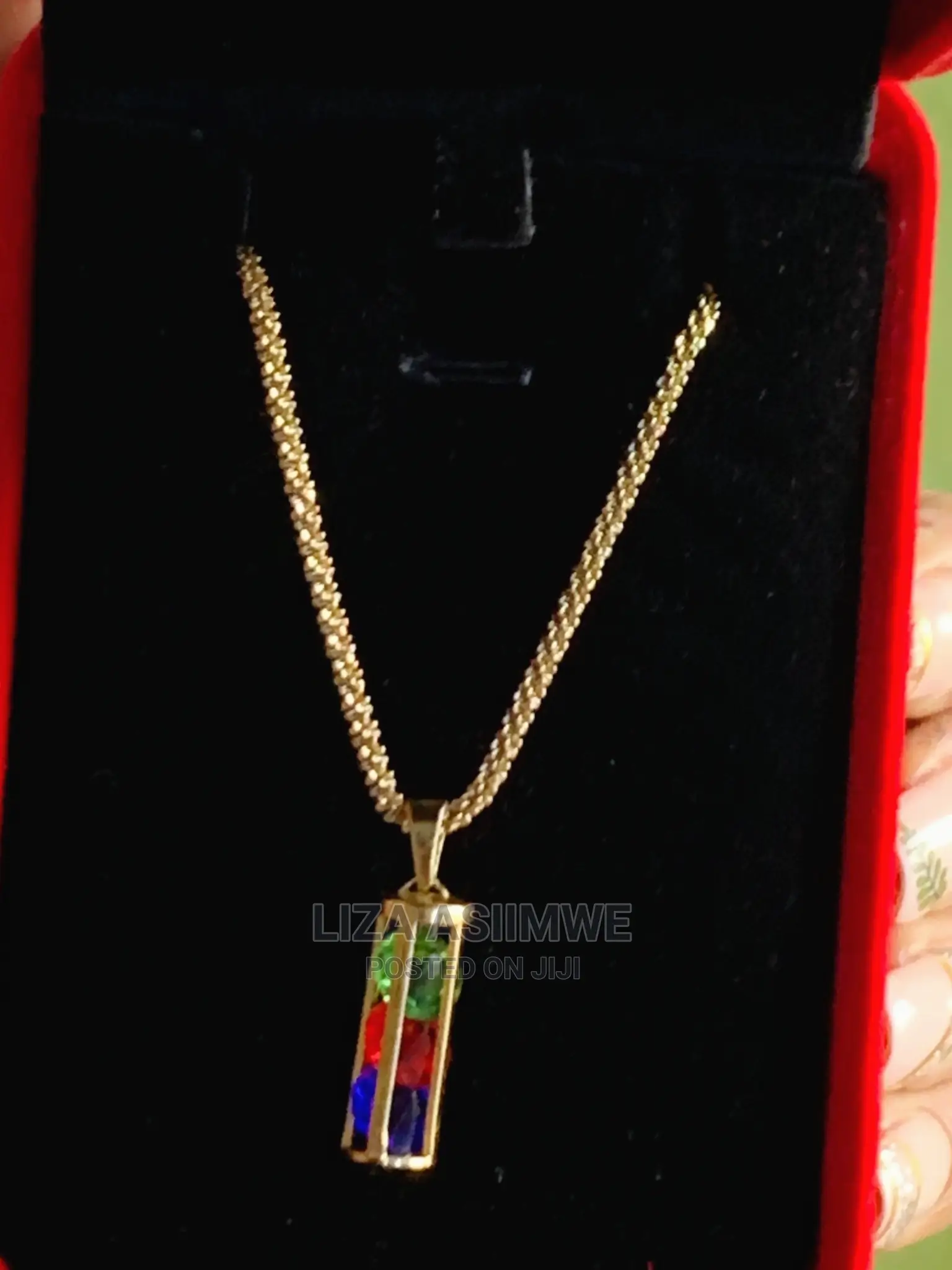 Simple and Unique Lady’S Necklaces Available