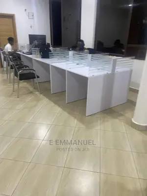8 Seater Workstation