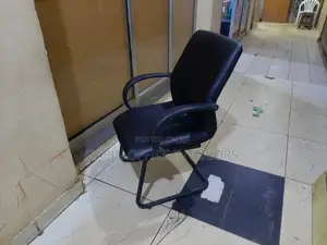 Leathered Visitor Chair