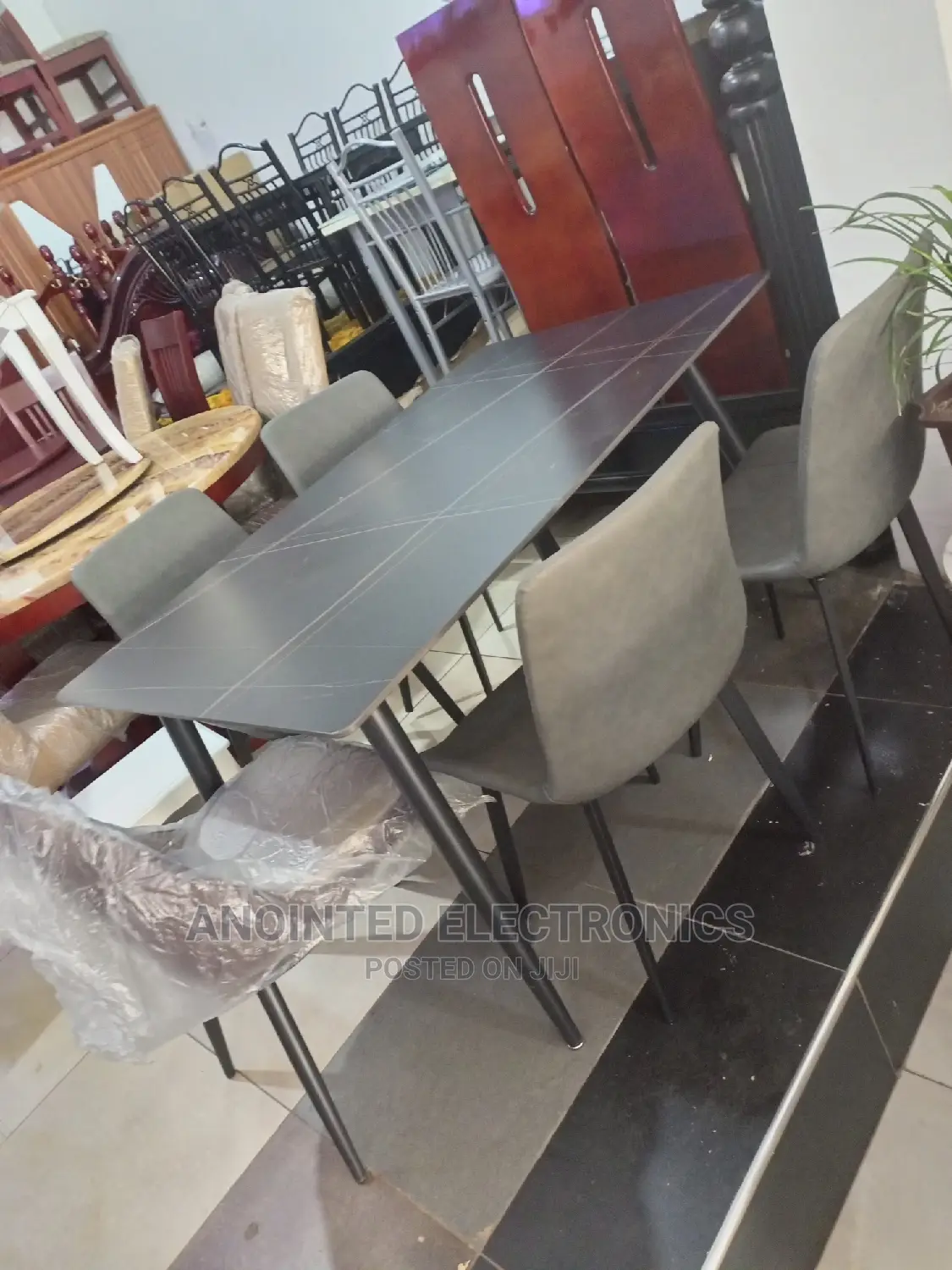 Dining With a 6 Seats