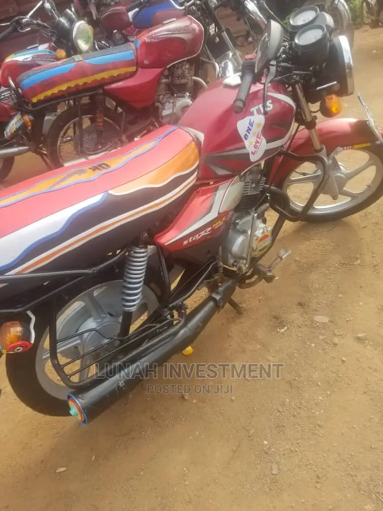 TVS HLX 125 2021 Red