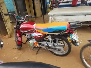 TVS HLX 125 2022 Red