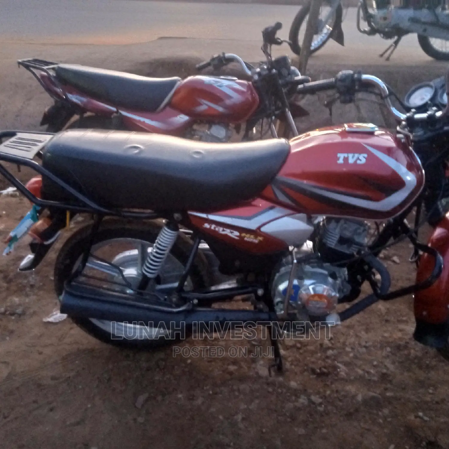 TVS HLX 125 2023 Red