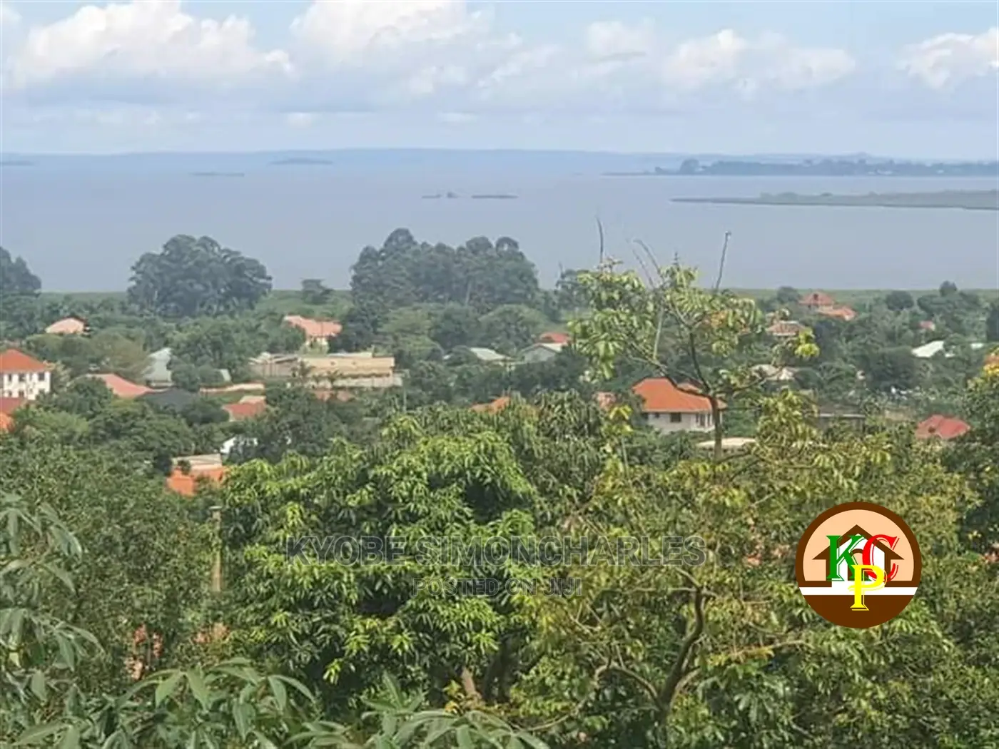 35 Decimals At Bwebajja With Lake View