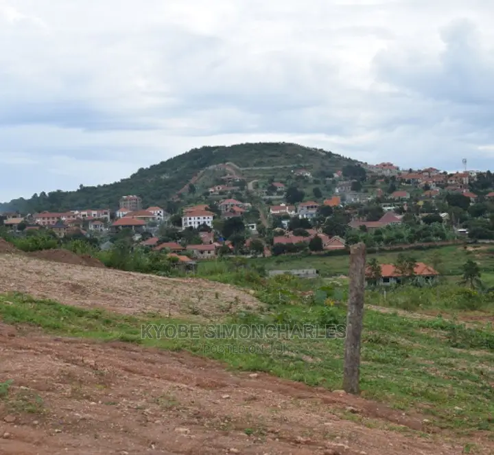 35 Decimals At Bwebajja With Lake View