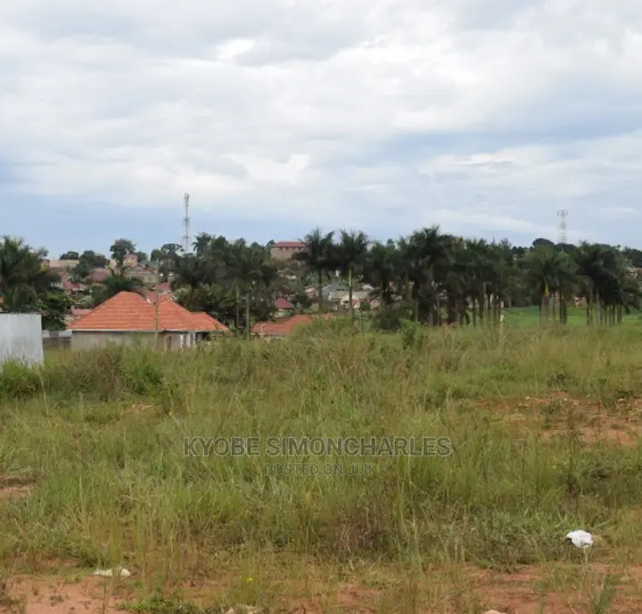 35 Decimals At Bwebajja With Lake View