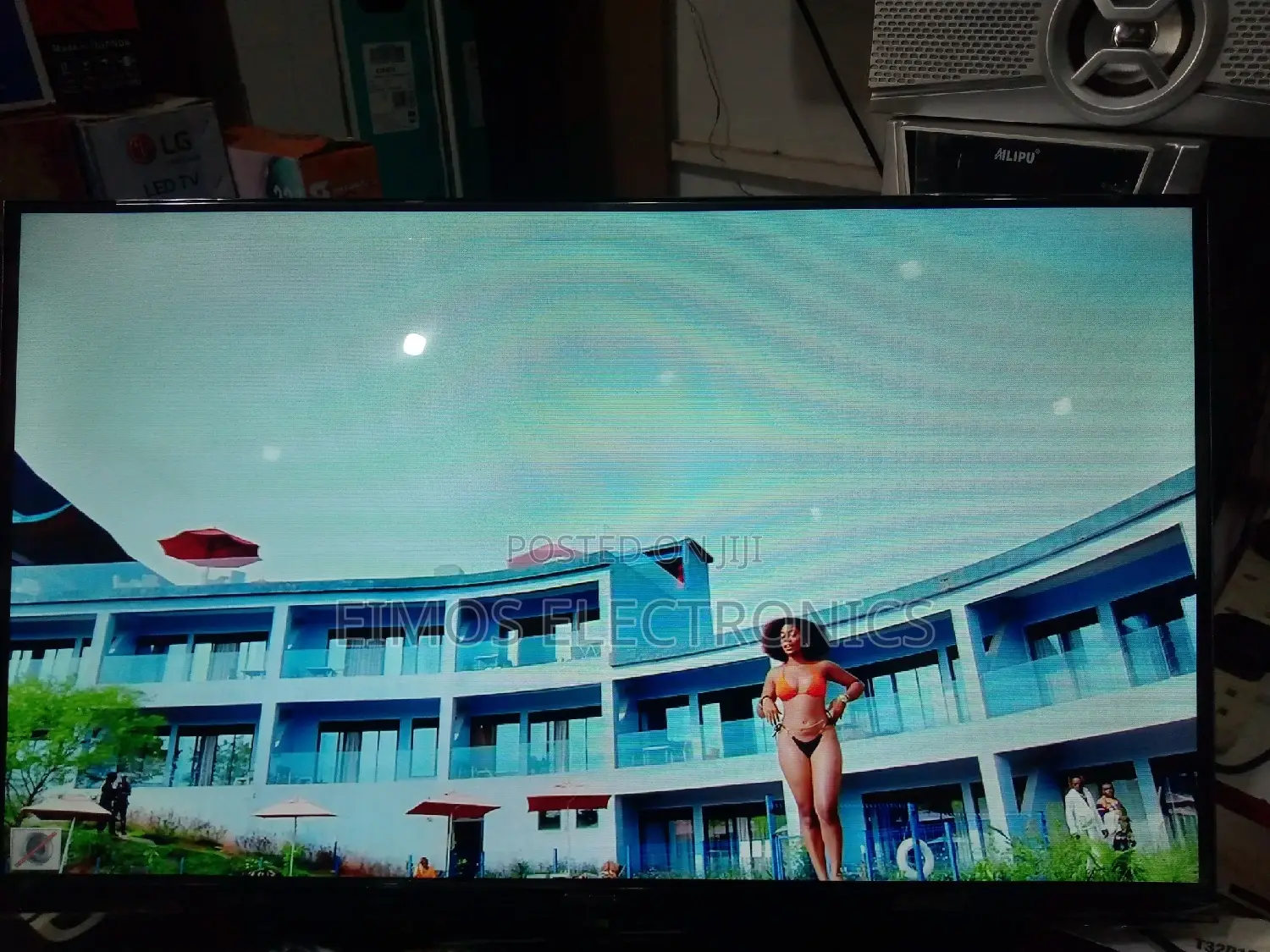 32 Inches Sumsung Digital TVS