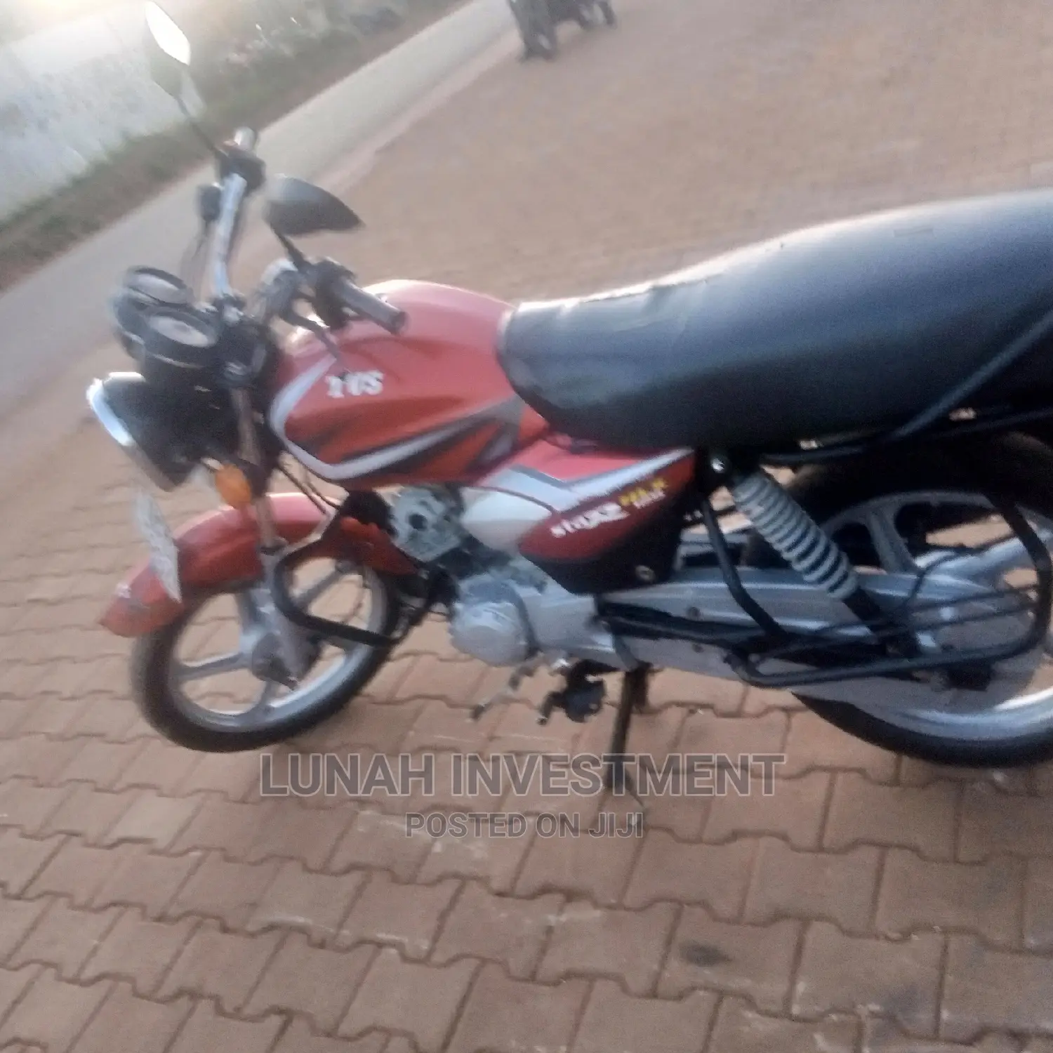 TVS HLX 125 2021 Red
