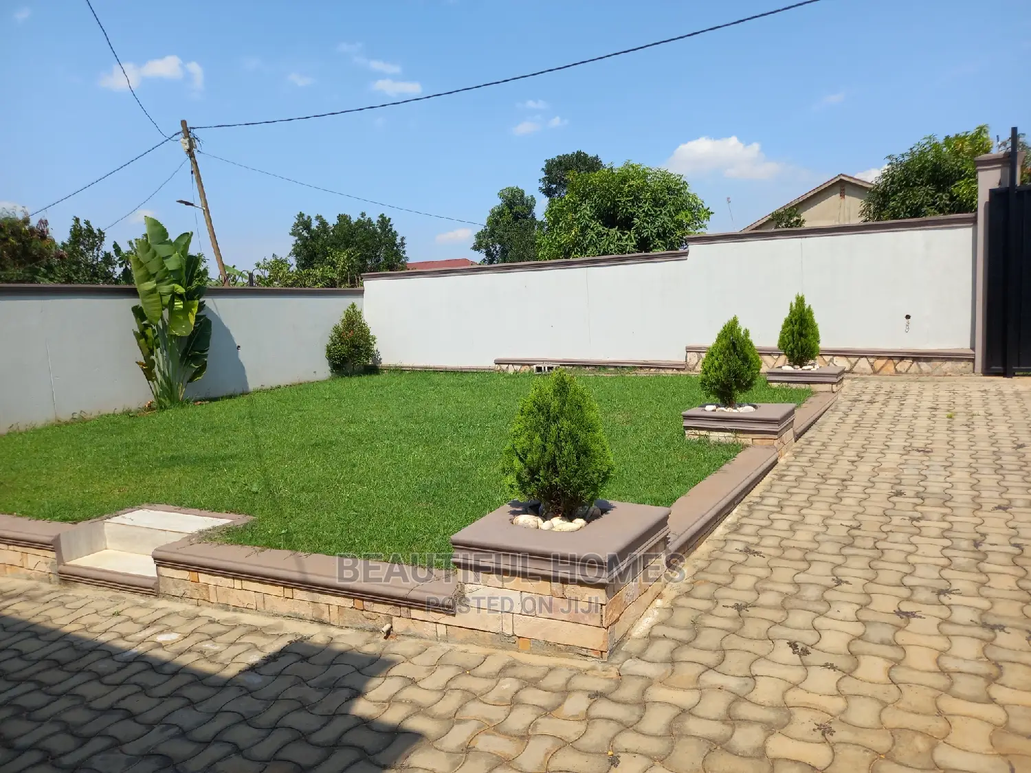 Furnished 4bdrm House in Kira for sale