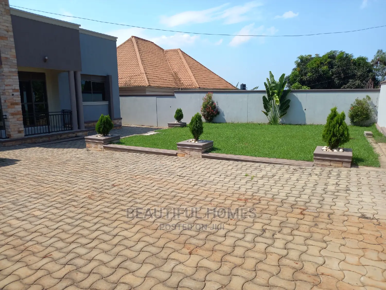 Furnished 4bdrm House in Kira for sale