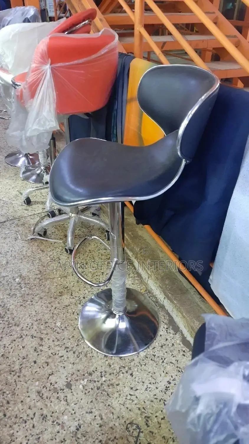 Balck Bar Stool Chair ( Brand New)