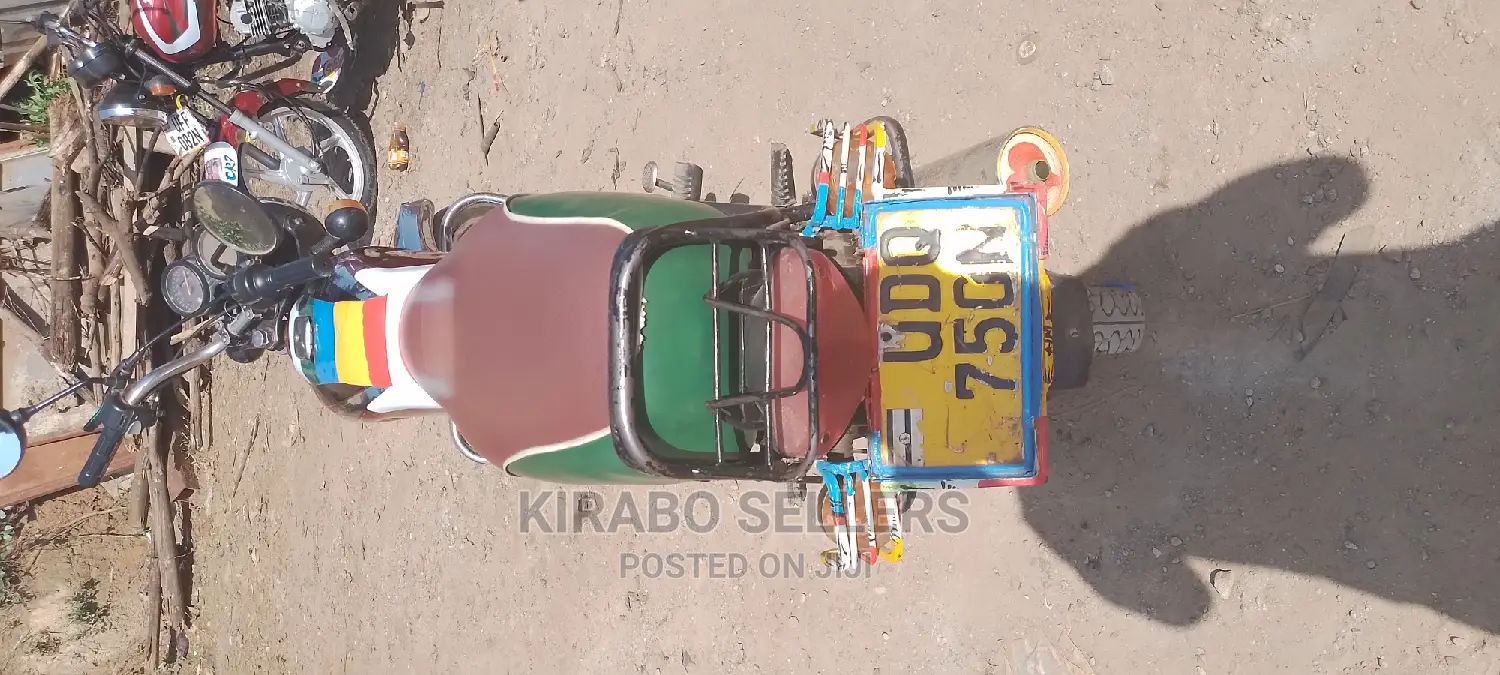 Bajaj Avenger 160 Street 2018 Orange