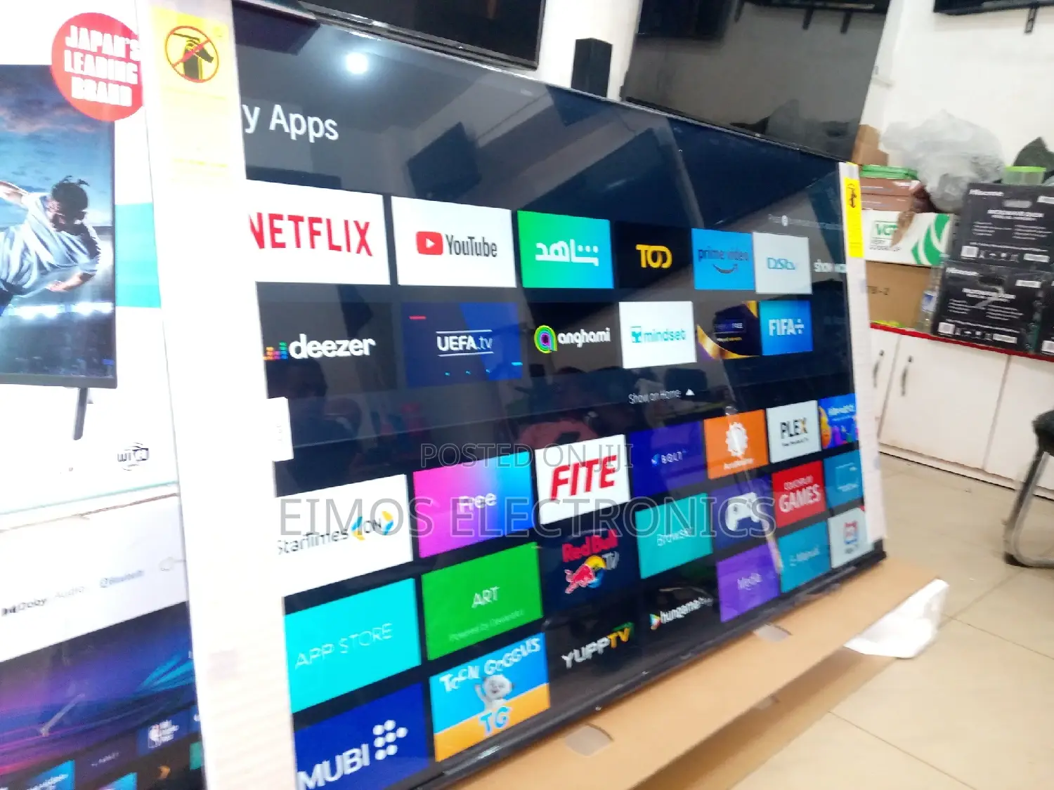 65" Hisense Smart TVS