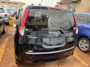 Toyota Passo Sette 1.5 AWD 2010 Black