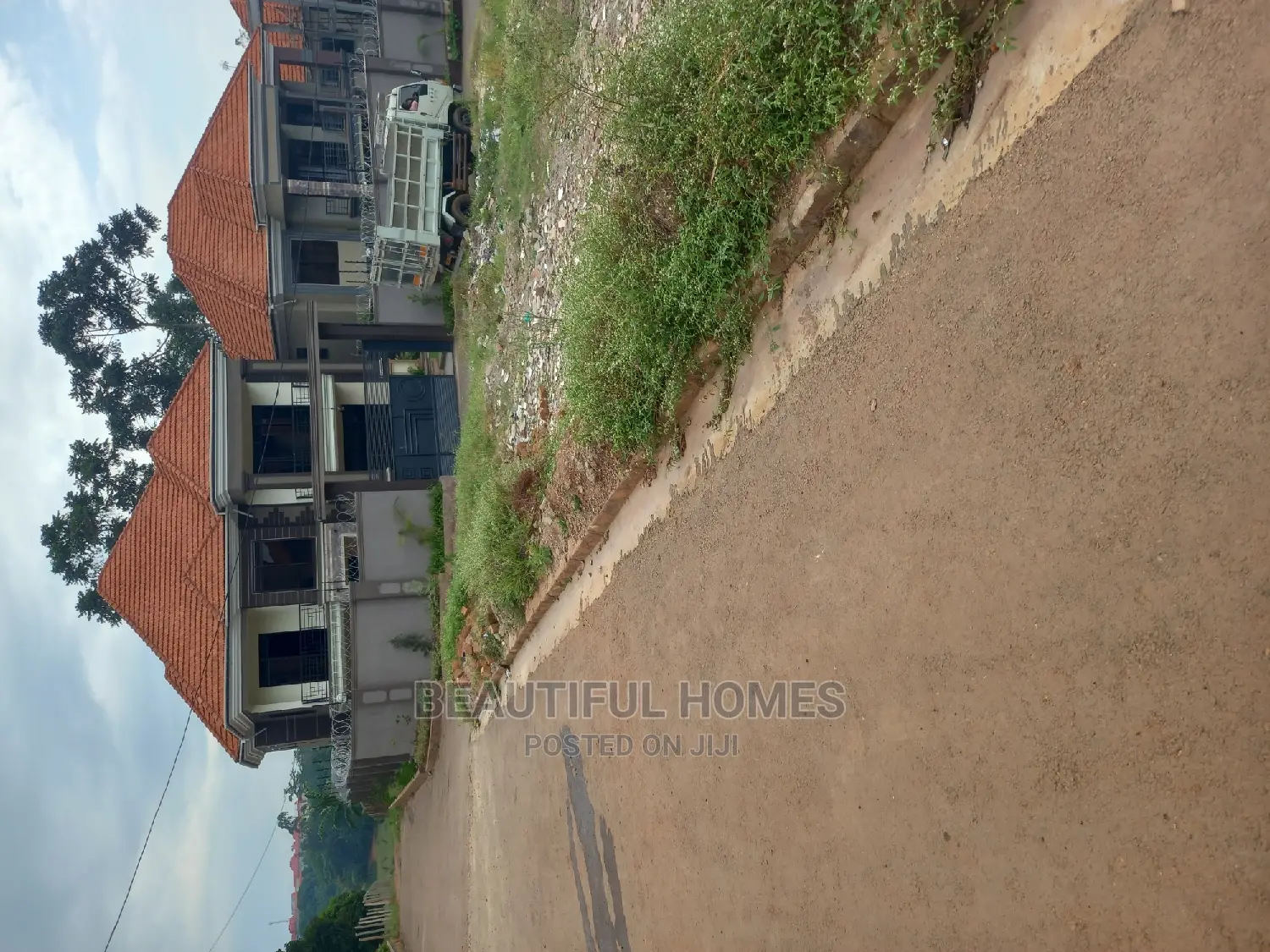 Furnished 5bdrm Duplex in Kisaasi Tarmack, Nakawa for sale