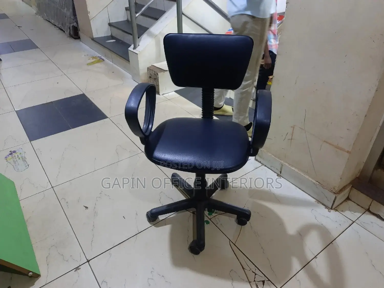 Simple Office Chair
