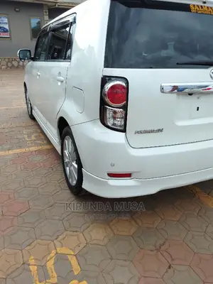 Toyota Corolla Rumion Hatchback 1.5 FWD 2010 White