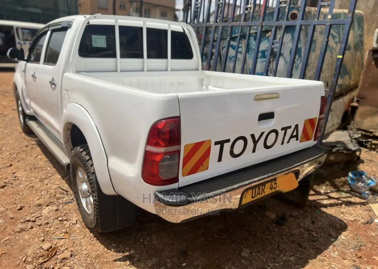 Toyota Land Cruiser 2012 White