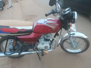 New Bajaj Boxer 100 2022 Red