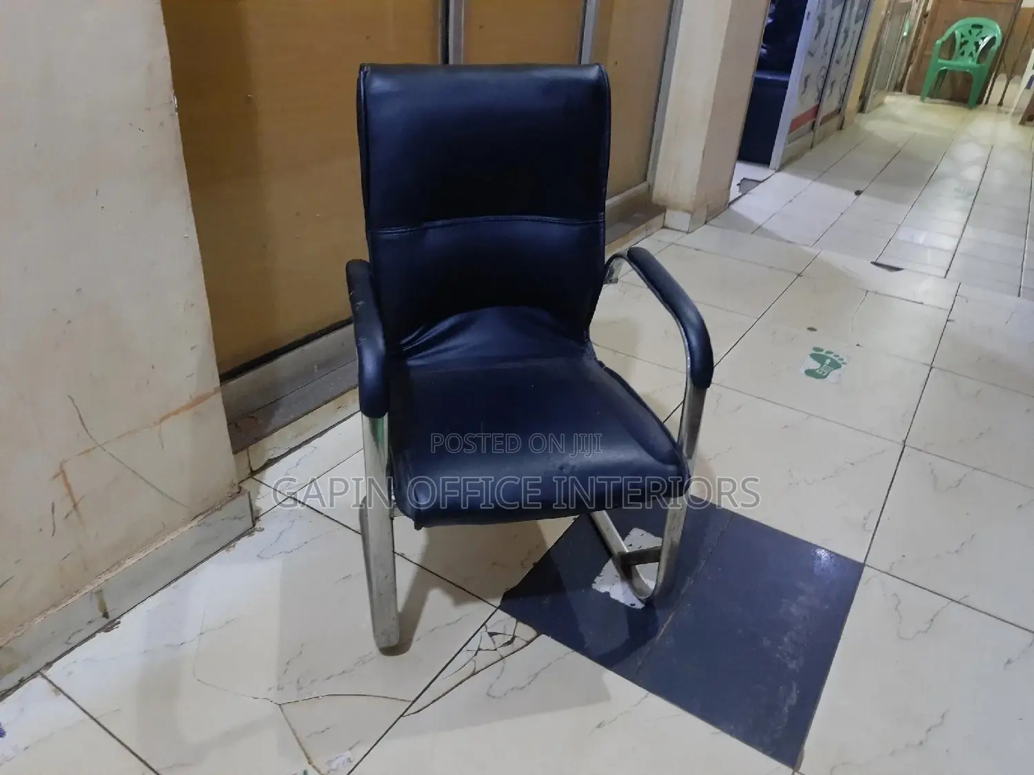 Short Back Visitor's Chair