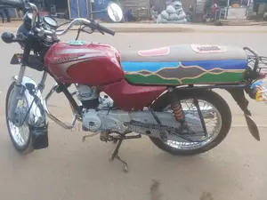 New Bajaj Boxer 100 2022 Red