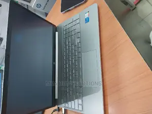New Laptop HP 15-Da2933nia 8GB Intel Core I5 SSD 512GB