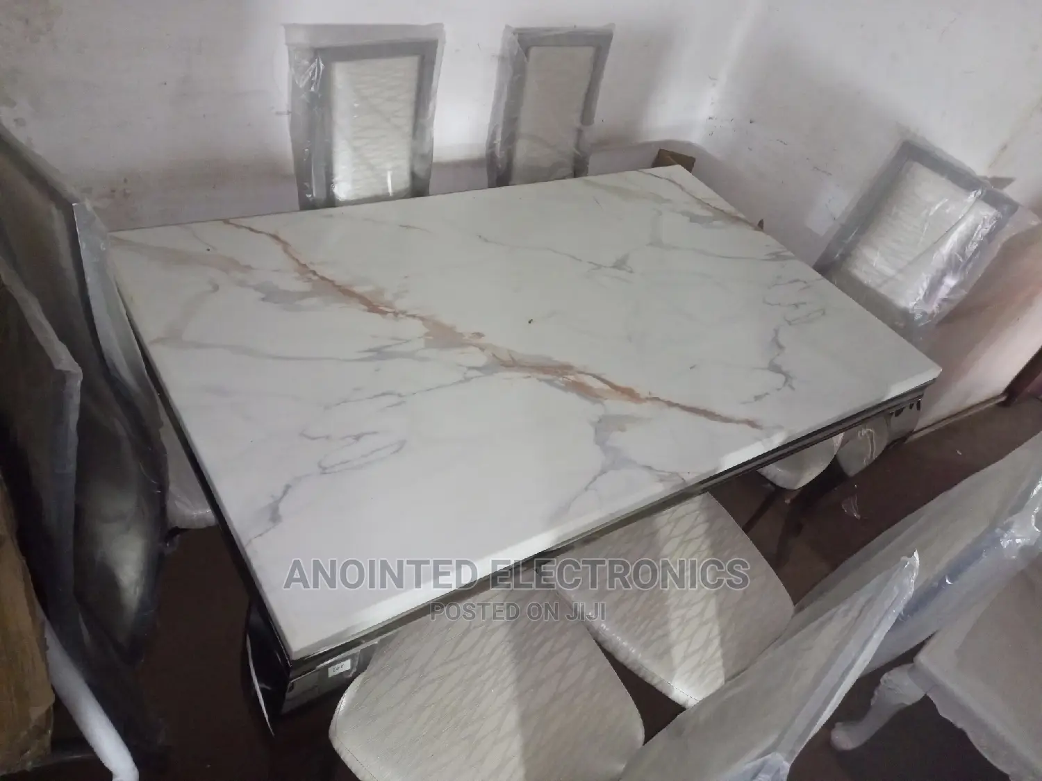 White Marble Dining Table 6 Seaters