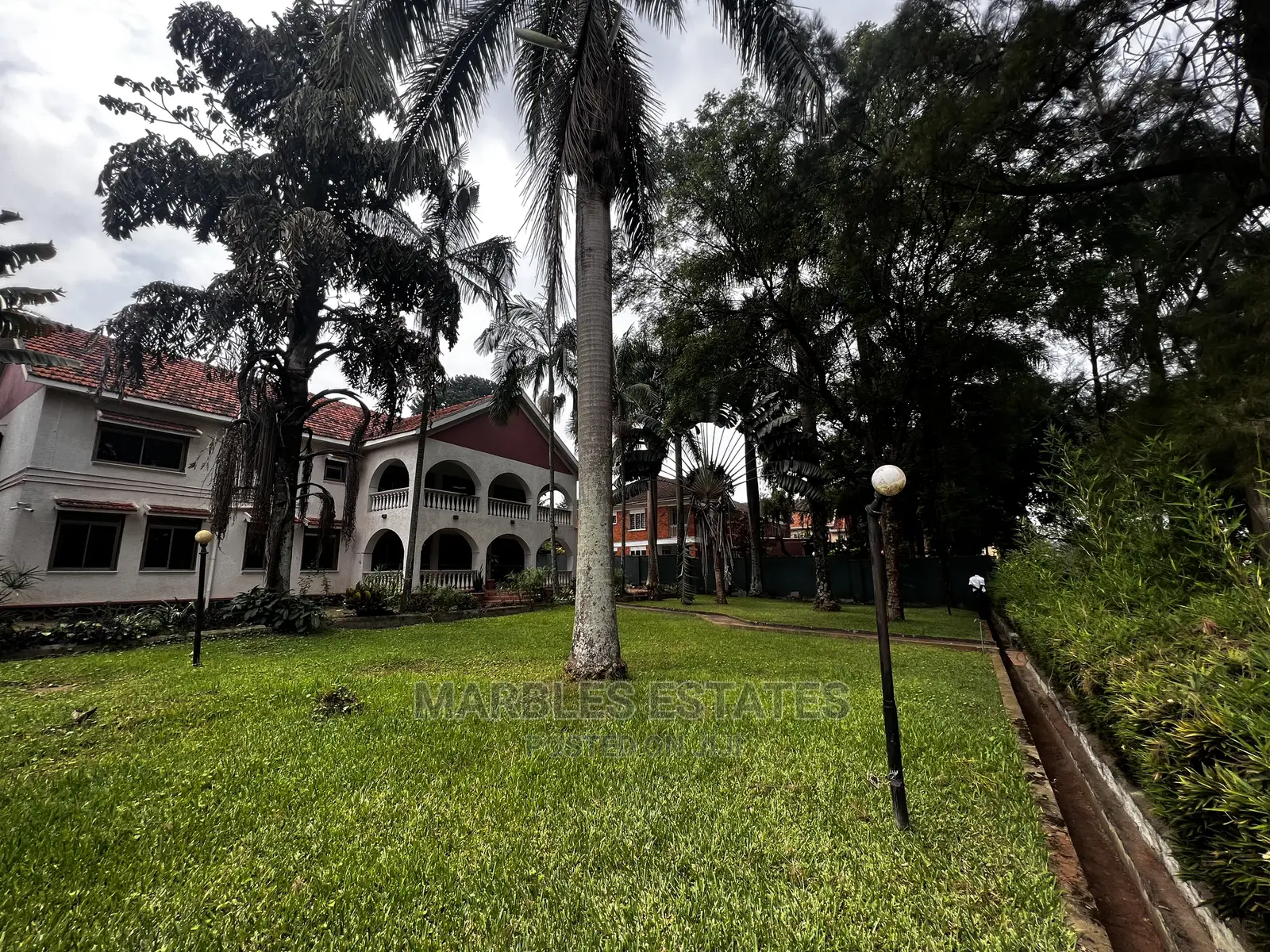 8bdrm House in Bugolobi, Central Division for sale