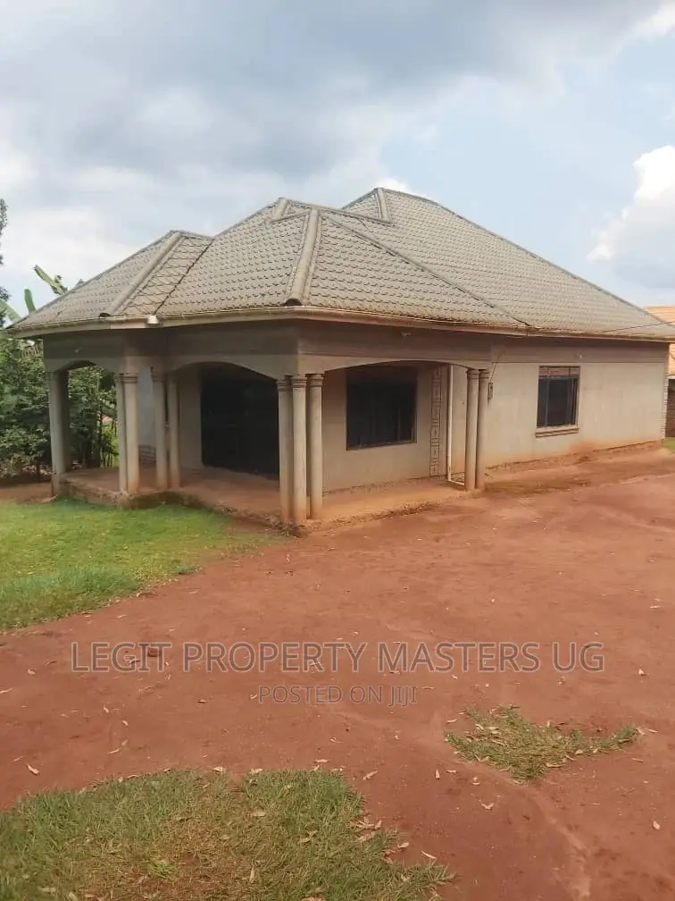 3bdrm Bungalow in Kajansi, Katabi for sale