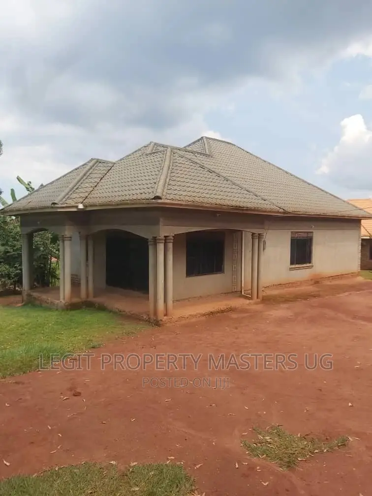 3bdrm Bungalow in Kajansi, Katabi for sale