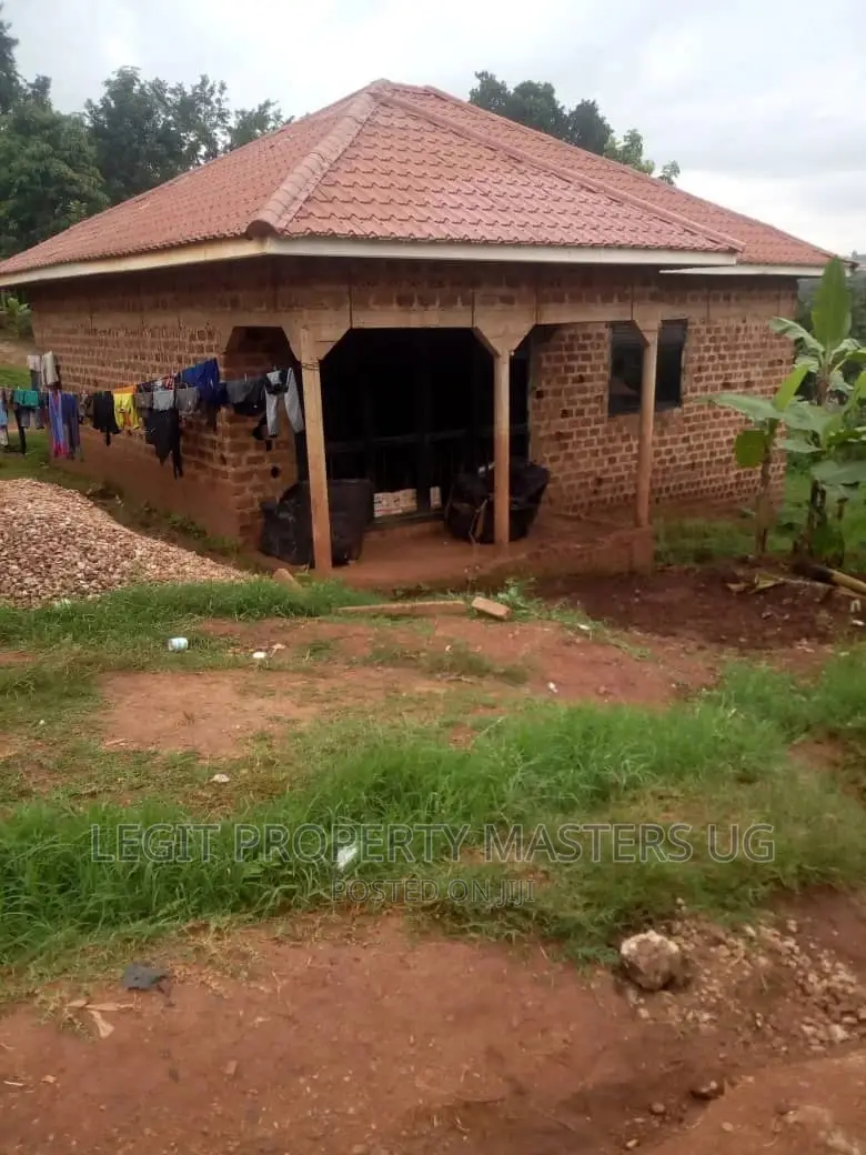 3bdrm Bungalow in Kajansi, Katabi for sale