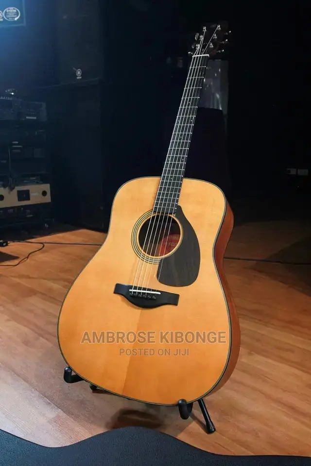 Genuine Quality YAMAHA Full Size Amplified Acoustic Guitar
