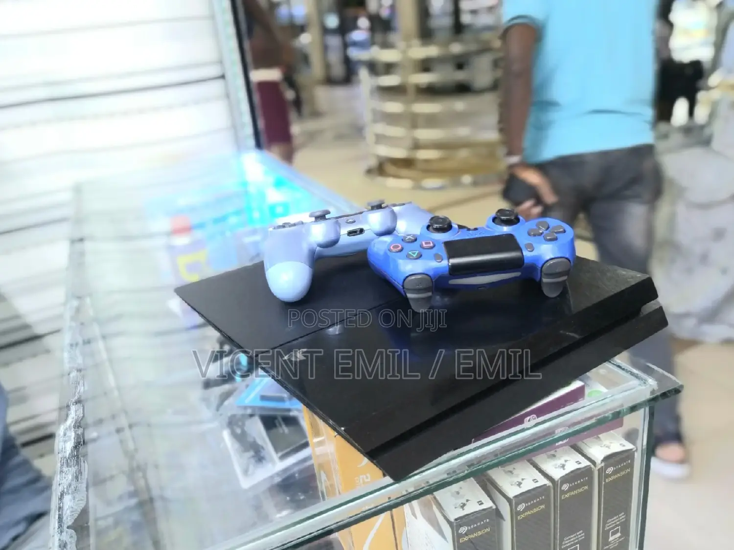 Playstation 4 Standard With 2 Pads Original