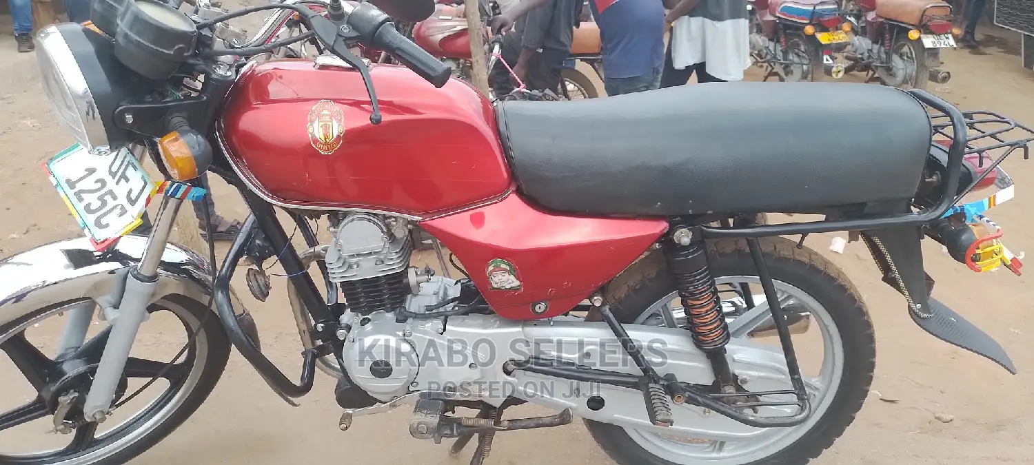 Bajaj Pulsar 180 2023 Red