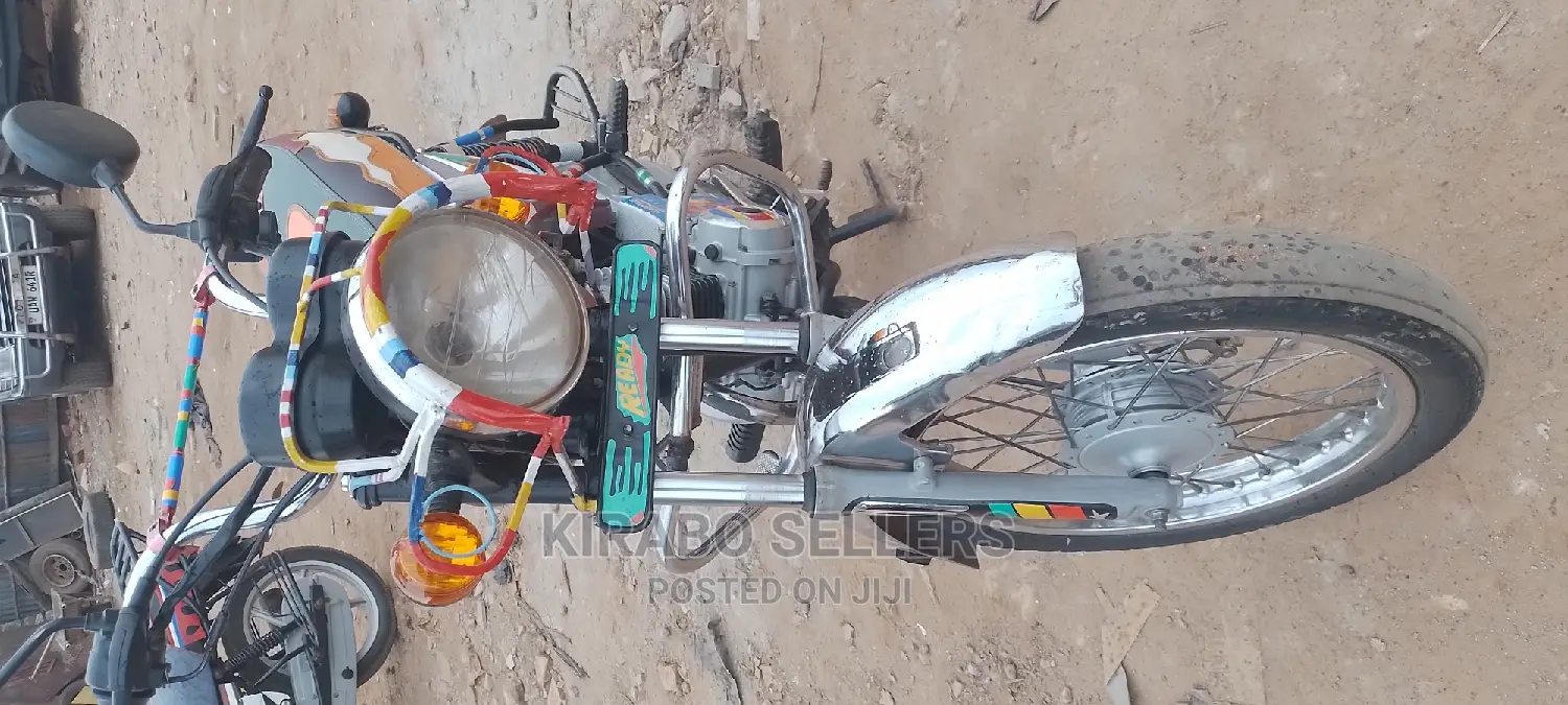 Bajaj Boxer 100 2019 White
