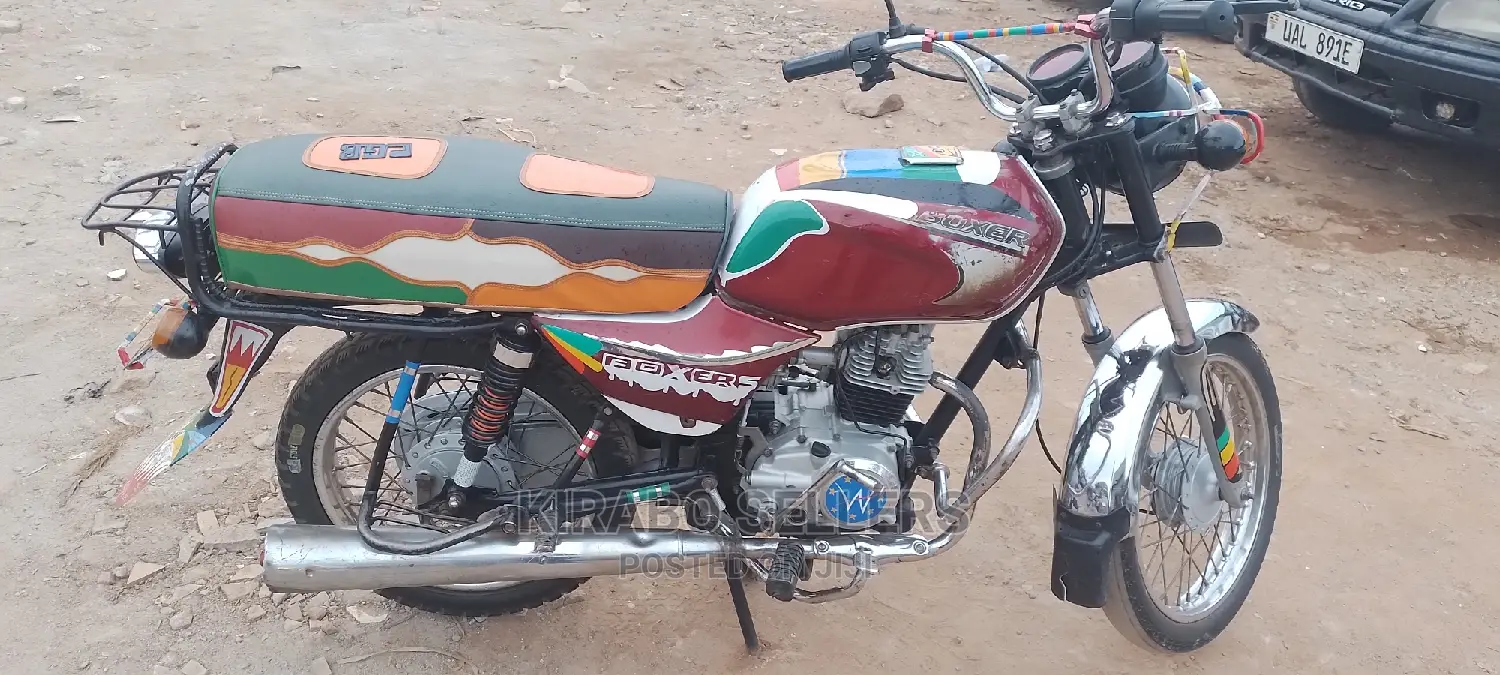 Bajaj Boxer 100 2019 White