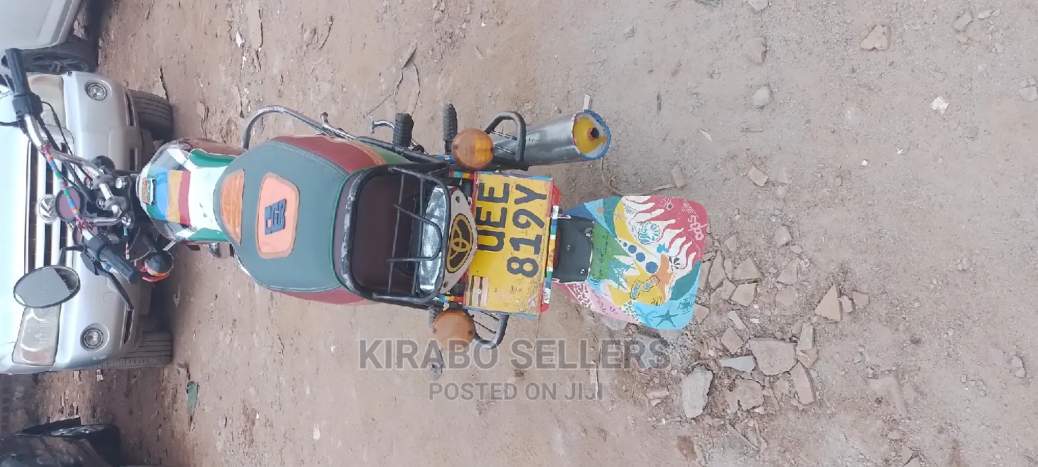 Bajaj Boxer 100 2019 White