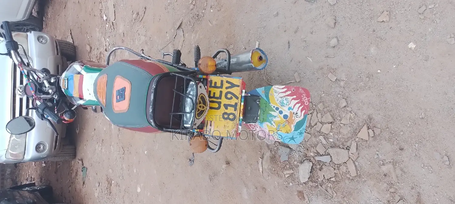 Bajaj Boxer 100 2019 White